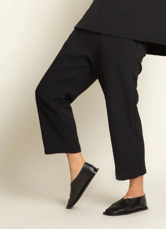 Sua Tapered Trouser Pocket Pant in Black Blue