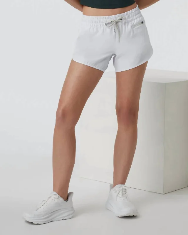 Clementine Short 2.0 In White